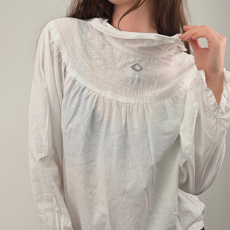 white cotton lace puff shirt