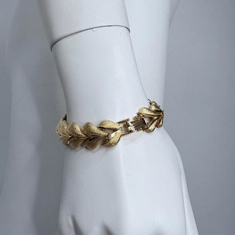 Gold baroque link Bracelet