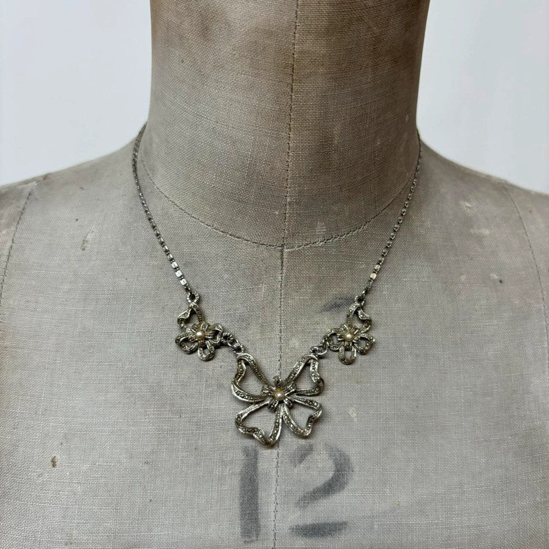coquette bow necklace