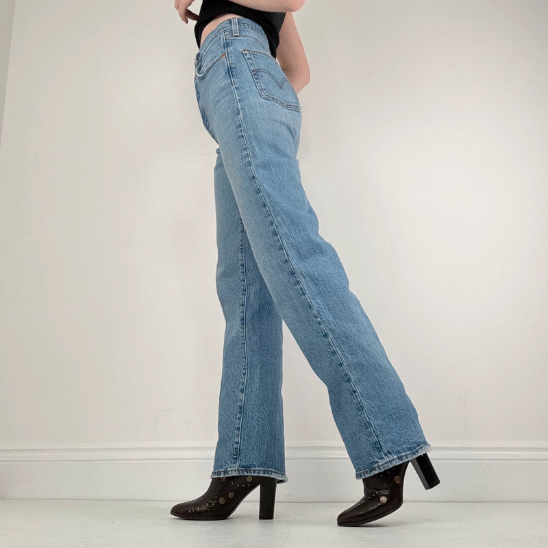 distressed wash stright leg levi's ribcage jeans