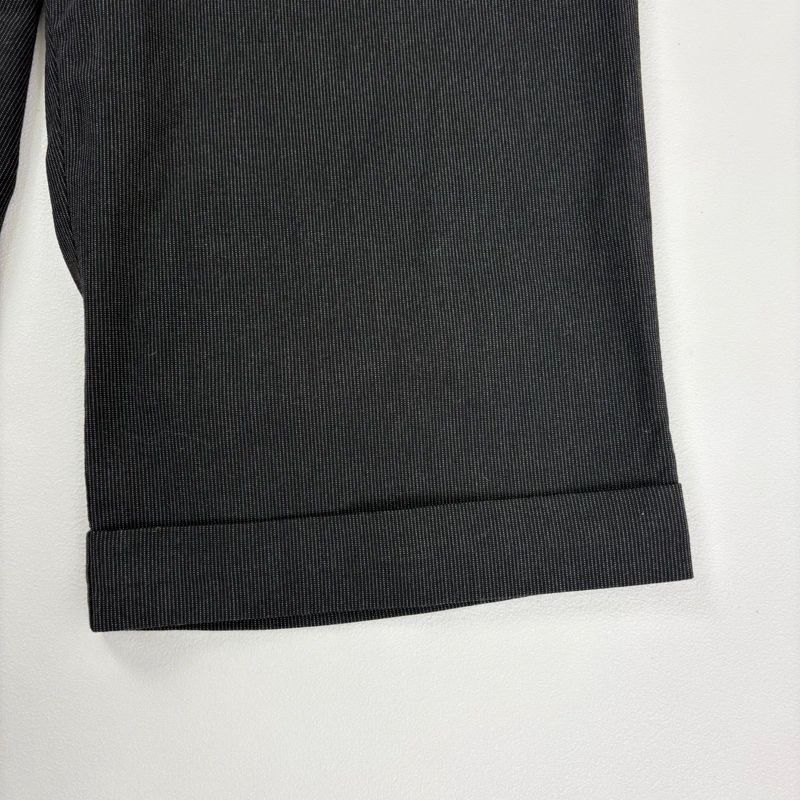 Black cropped capri pants