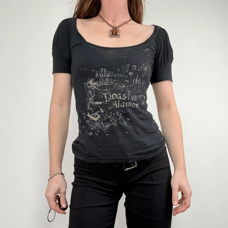 Grunge Y2K wide-neck black t-shirt