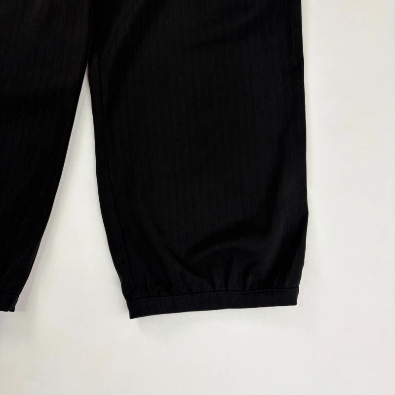 cropped black low rise capri pants