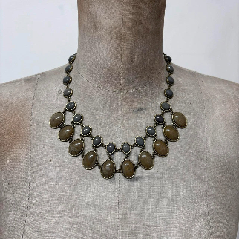 brown resin chain chandiler necklace