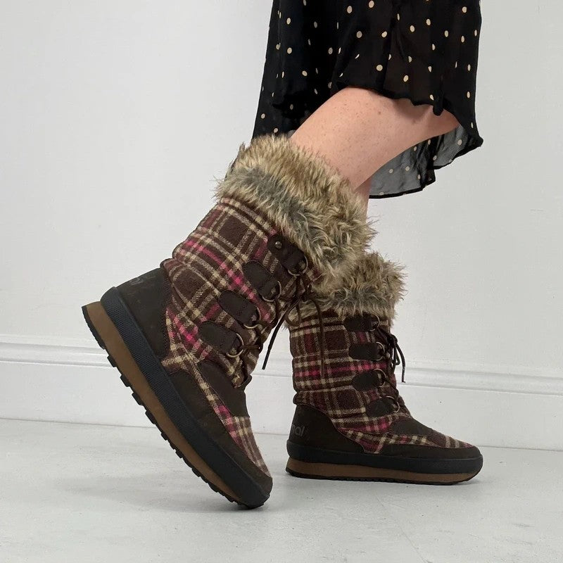 Brown tartan faux fur Animal ski style boots