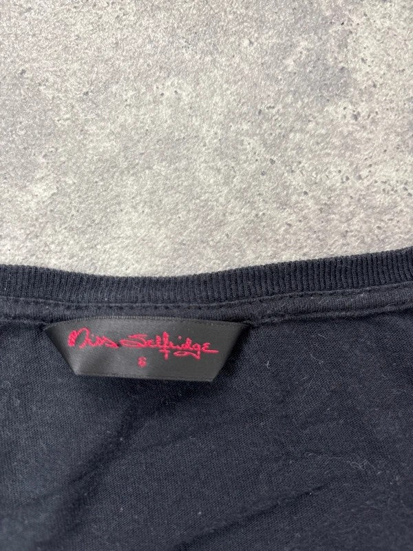 Grunge Y2K wide-neck black t-shirt