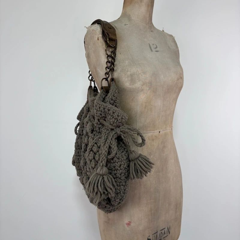 knitted slouchy shoulder bag