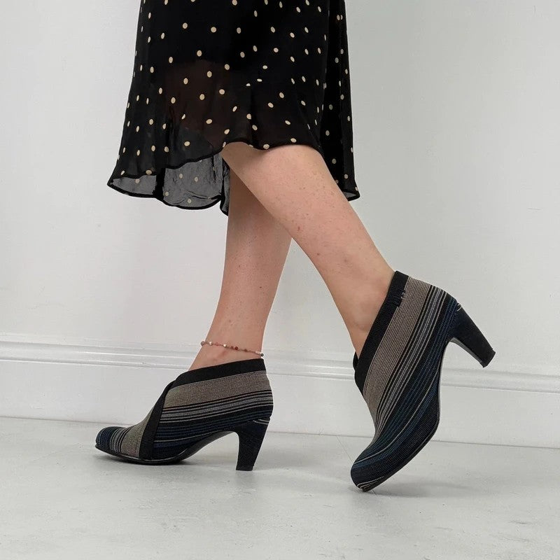 Striped heeled pumps