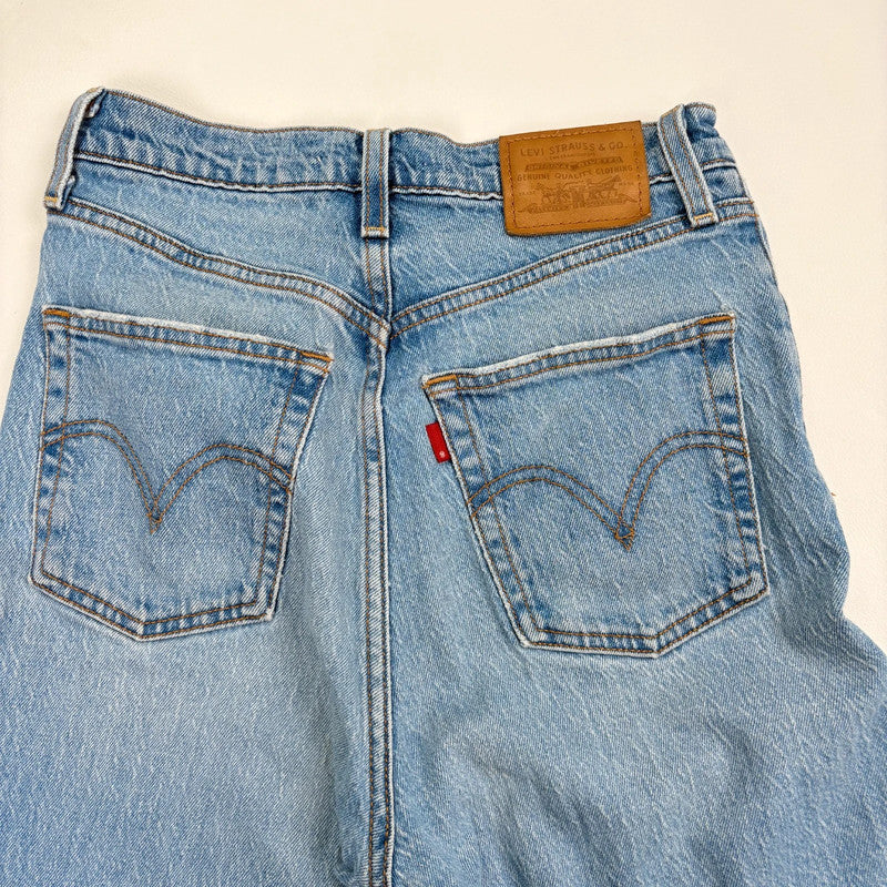 distressed wash stright leg levi's ribcage jeans