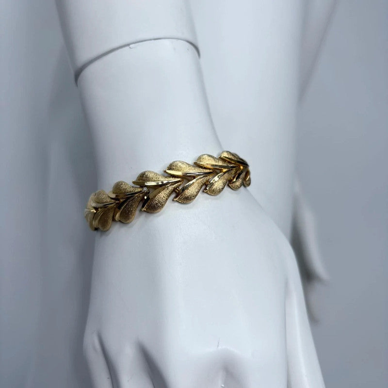 Gold baroque link Bracelet