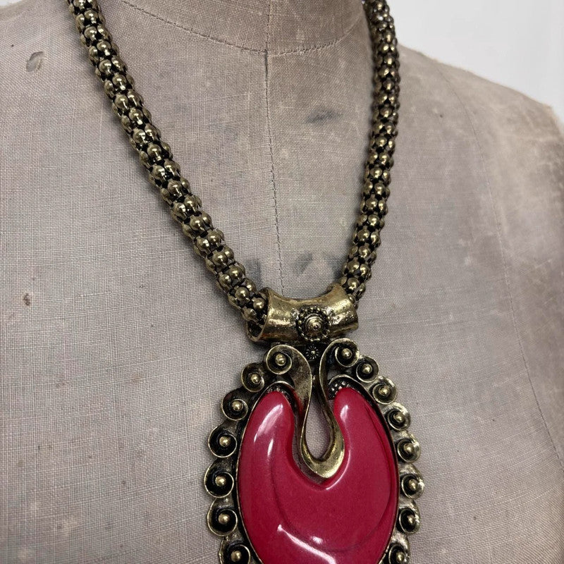 chunky oversized gold necklace
