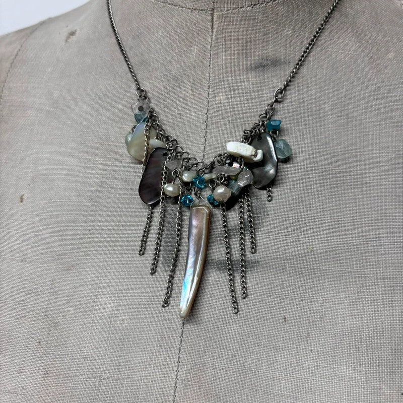chain drape charm necklace