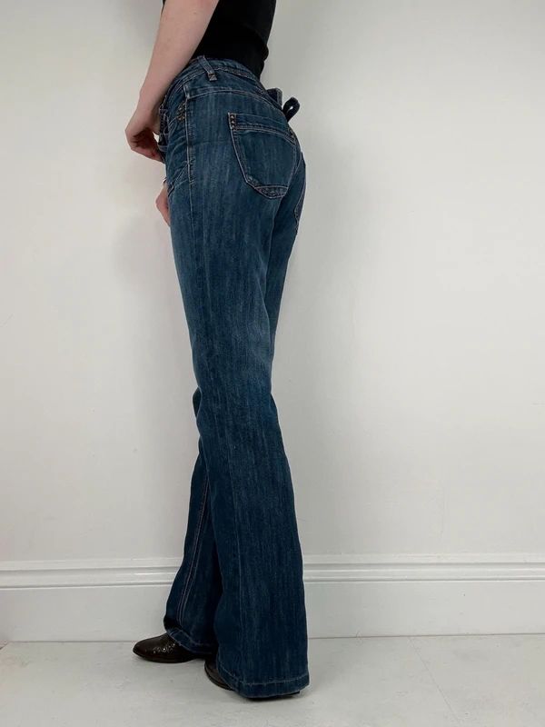 Low rise distressed buckle back Jeans