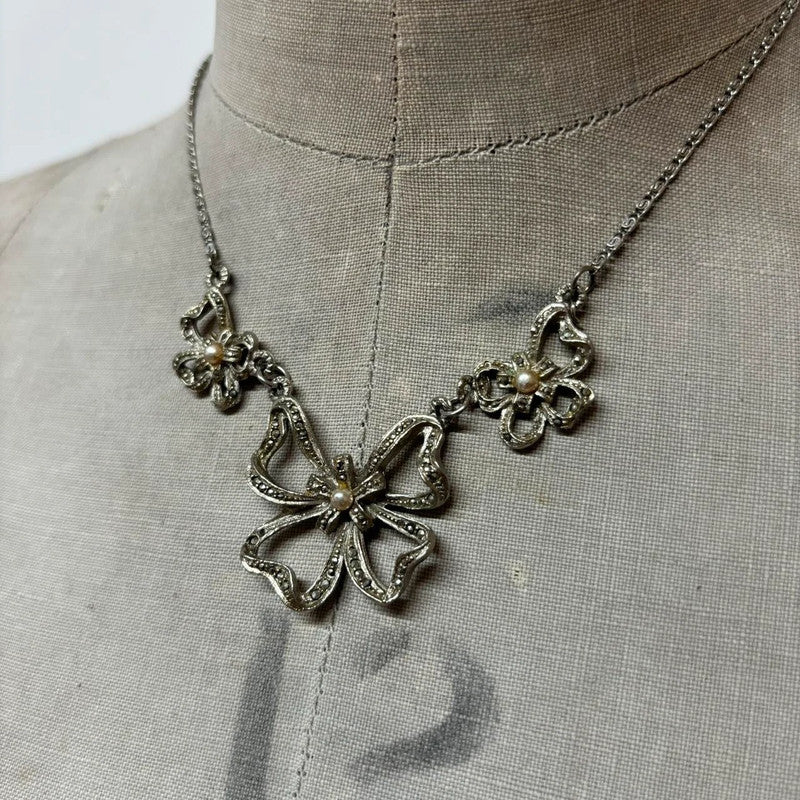 coquette bow necklace