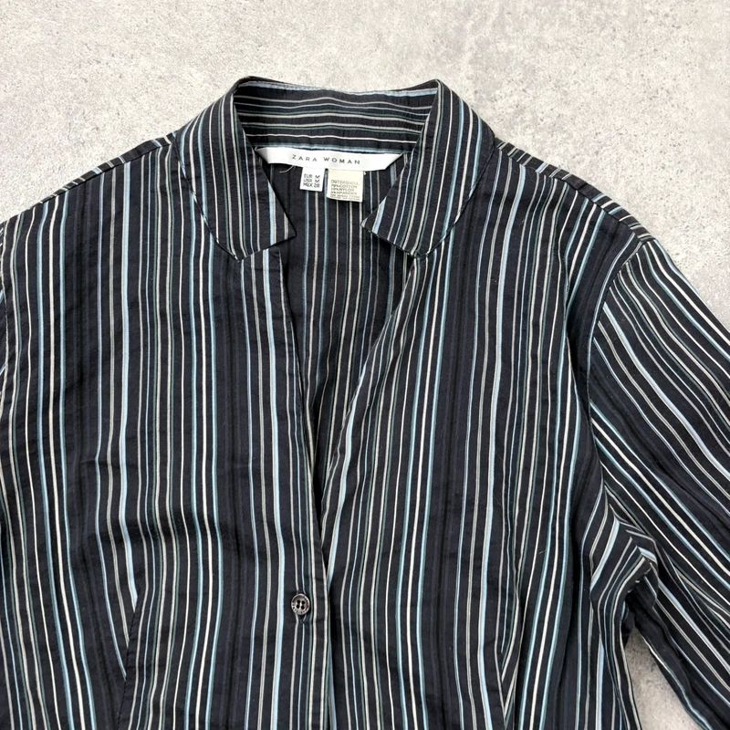 navy pinstripe fitted 3/4 length sleeve shirt