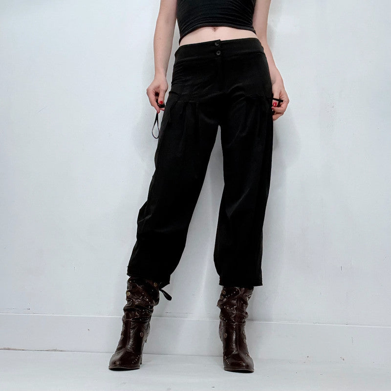 La mode Black low rise puff pleated trousers