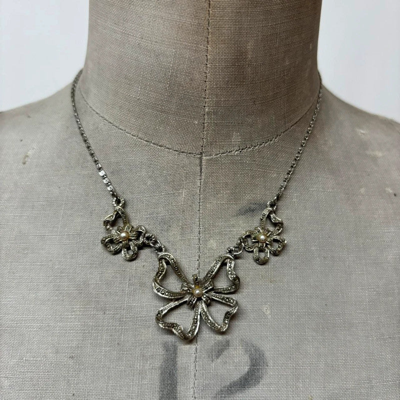 coquette bow necklace