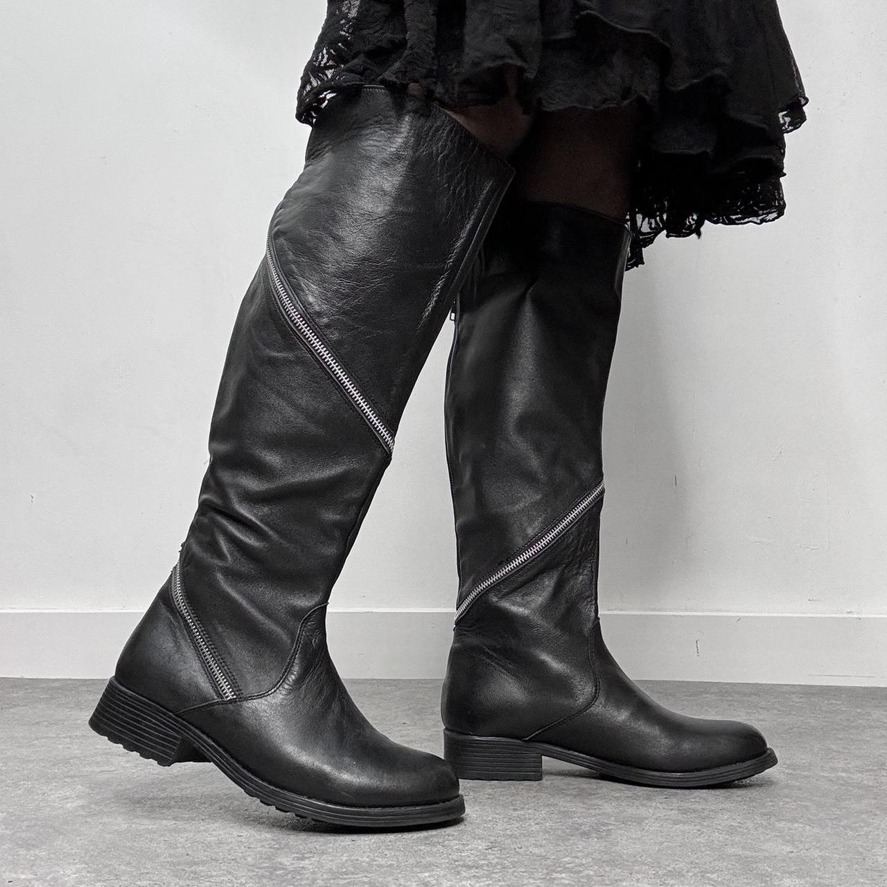 Black chunky zip around boots