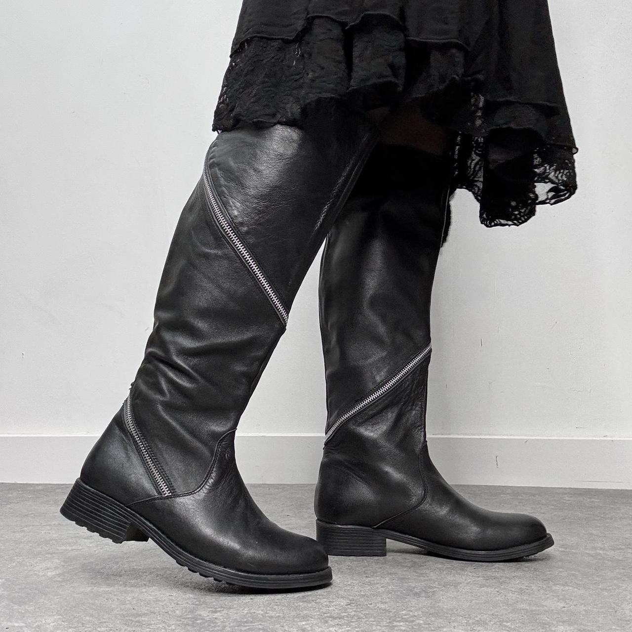 Black chunky zip around boots