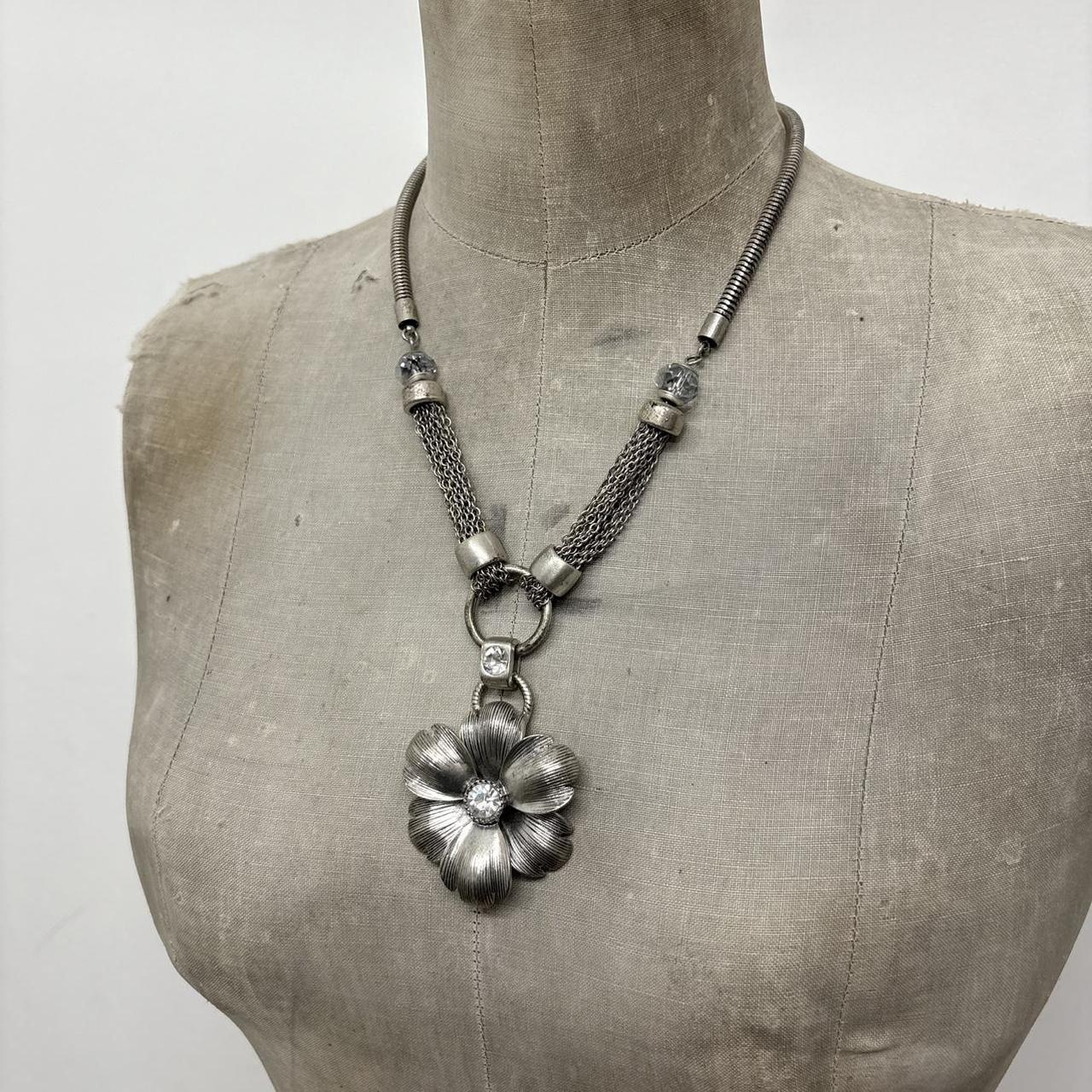 Silver metal flower necklace