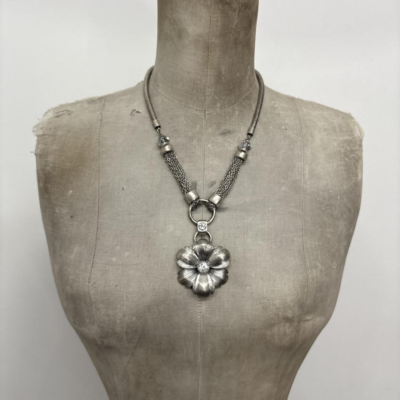 Silver metal flower necklace