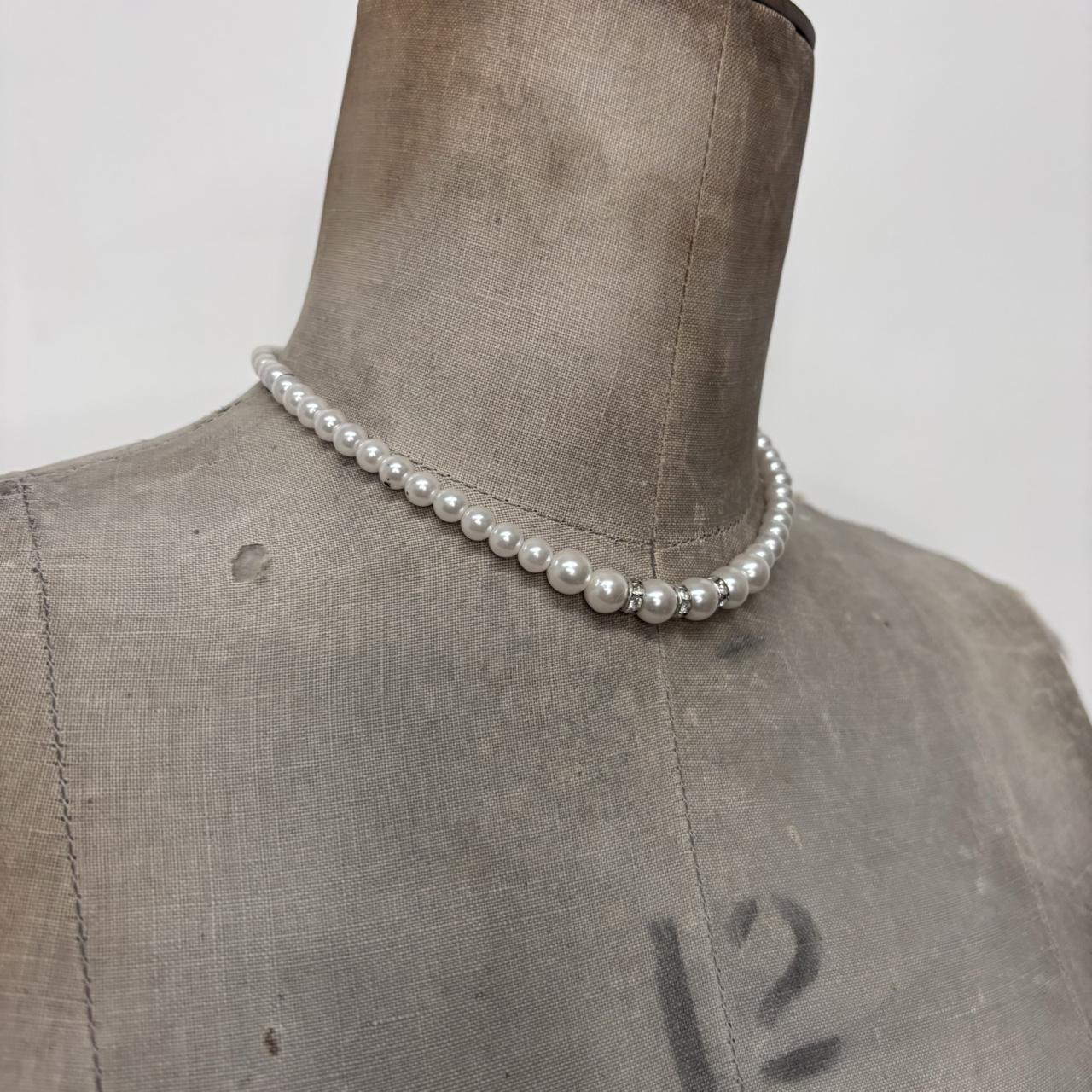 Faux pearl chocker necklace