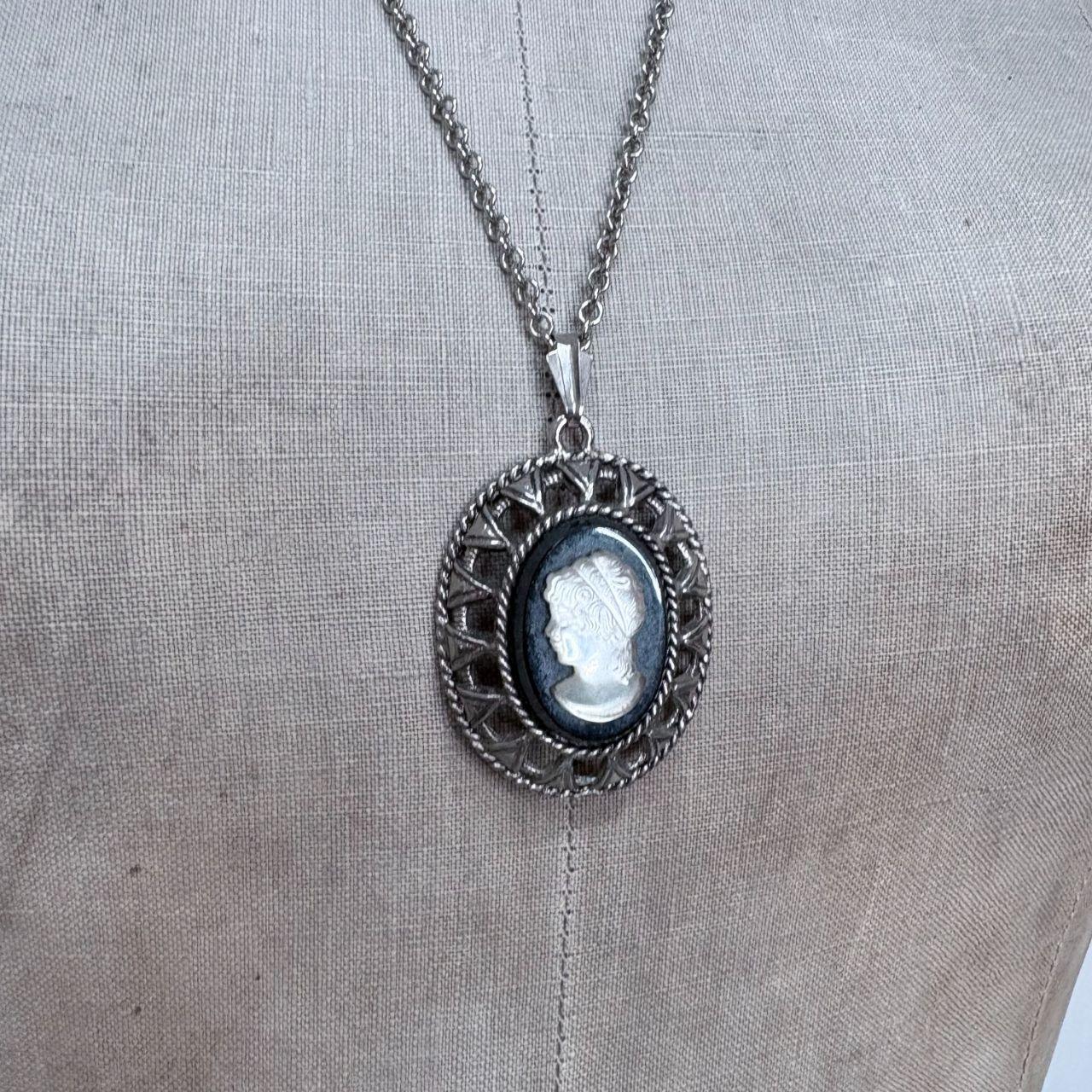 Mother of pearl cameo necklace