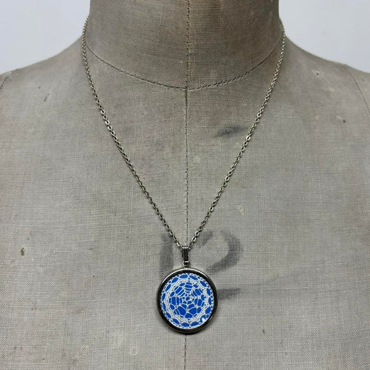 Vintage crochet lace necklace