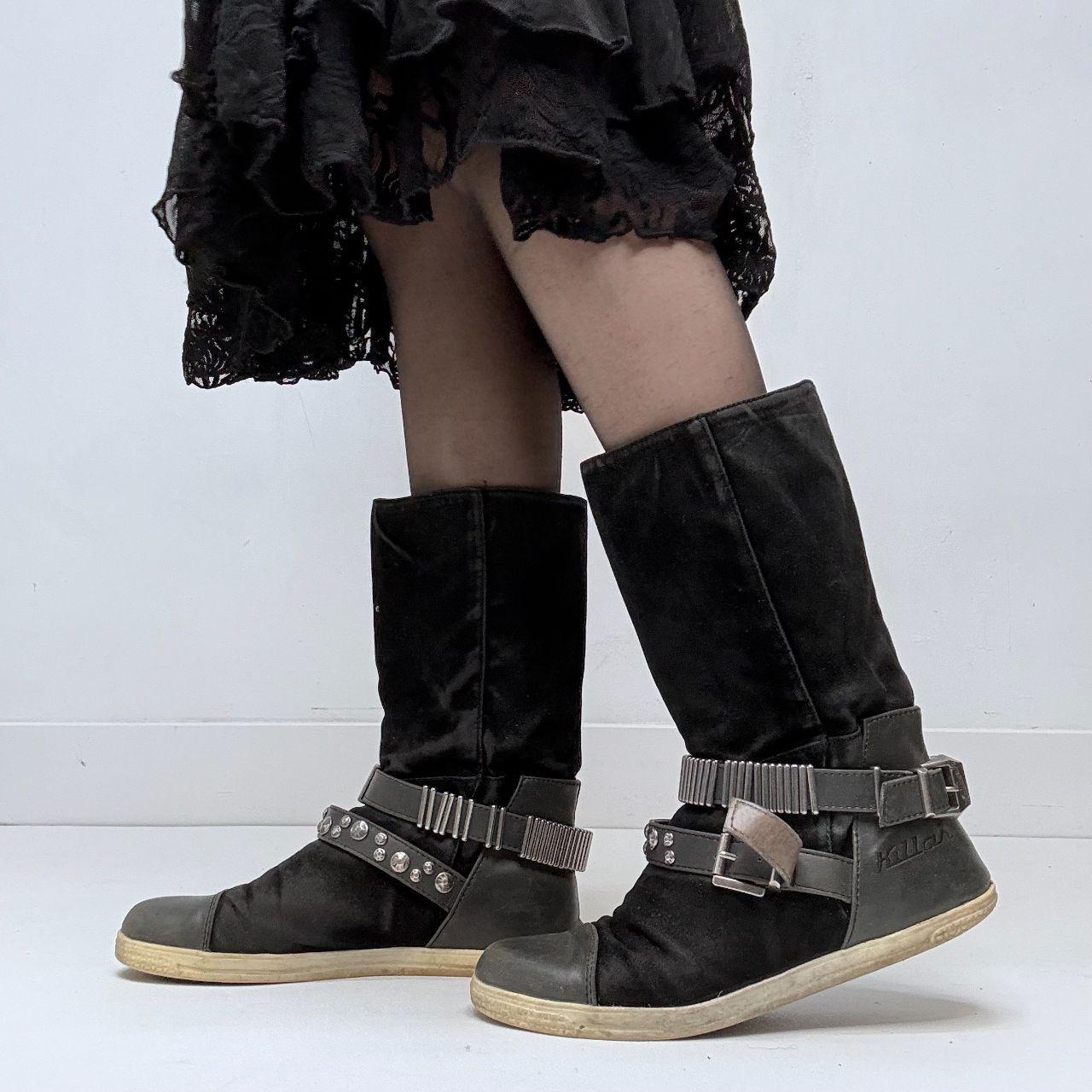 Buckle black grunge studded boots