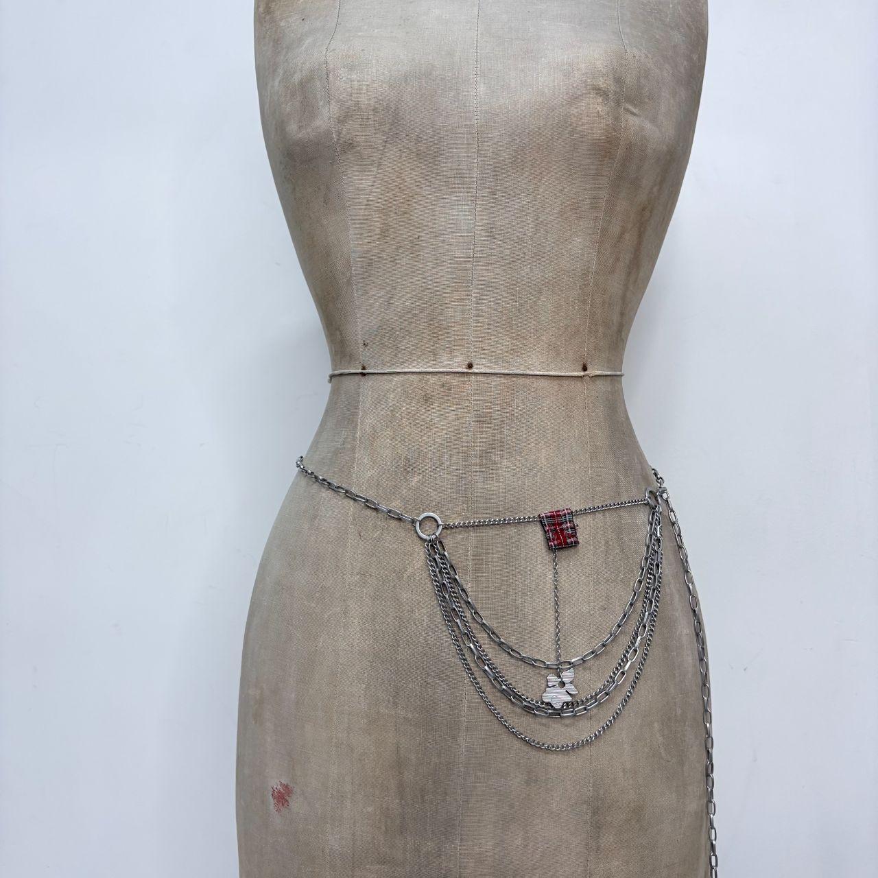 Silver draped cop copine waist chain