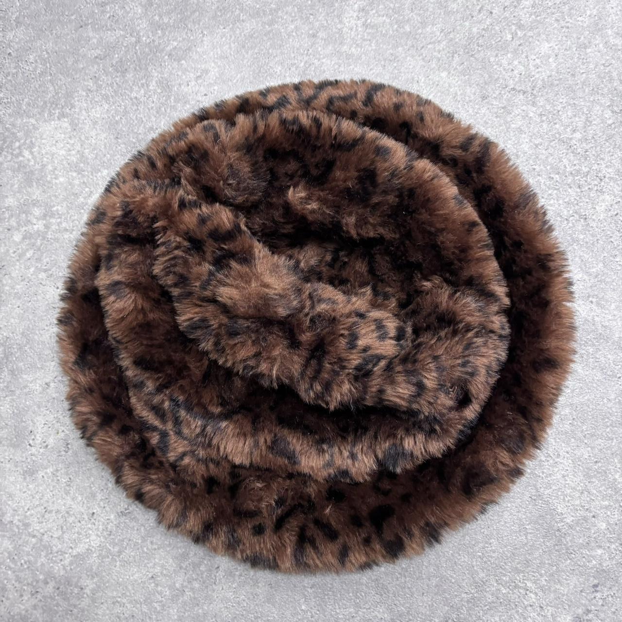 Leopard print fluffy bucket hat