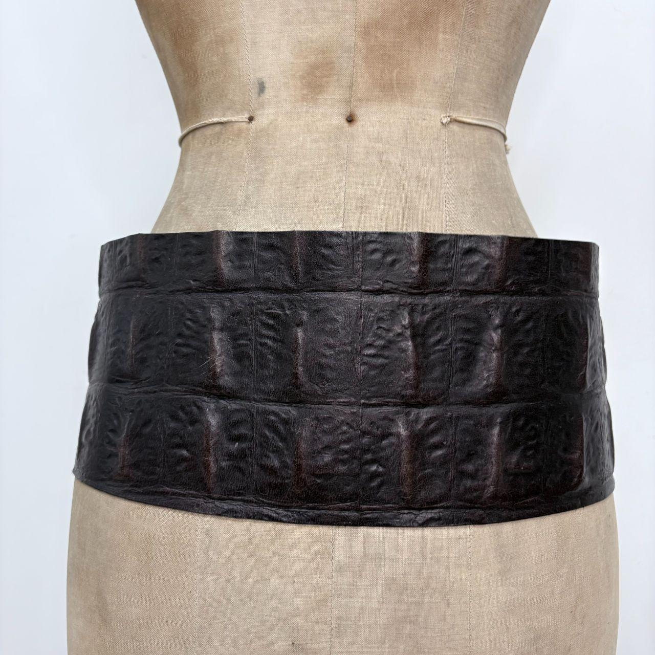 Thick oversized buckle leather belt