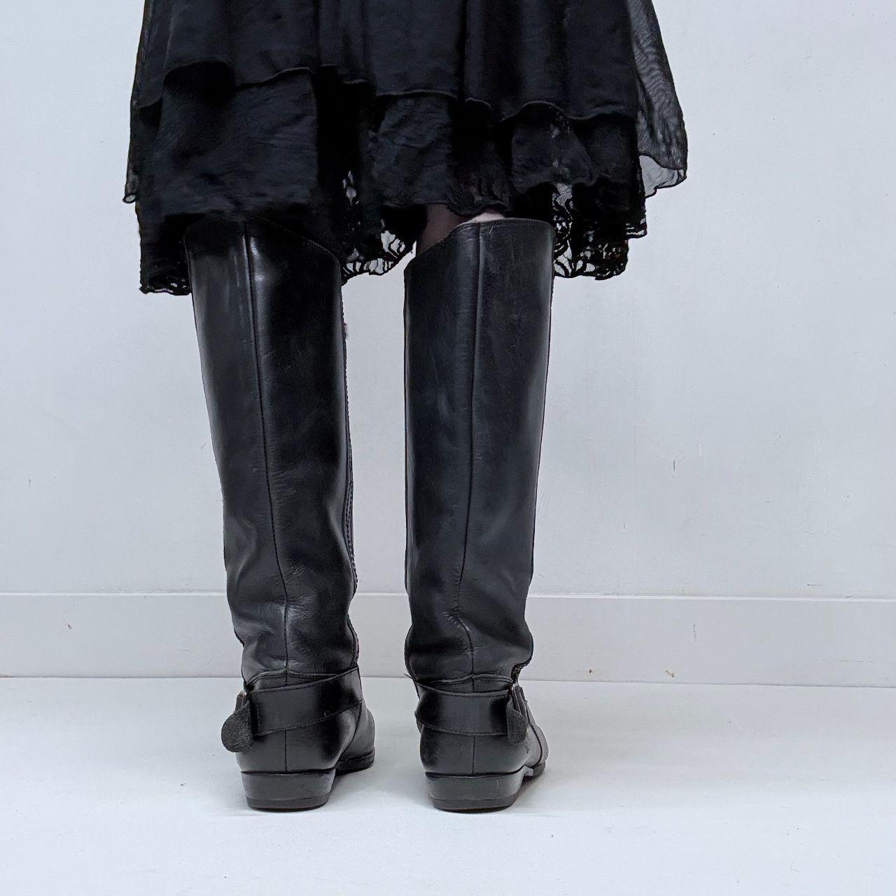 Black leather western cowboy boots