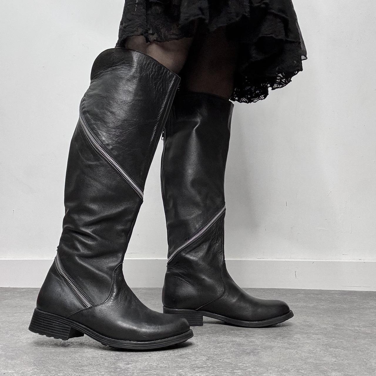 Black chunky zip around boots