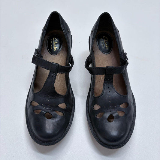 Black mary janes shoes