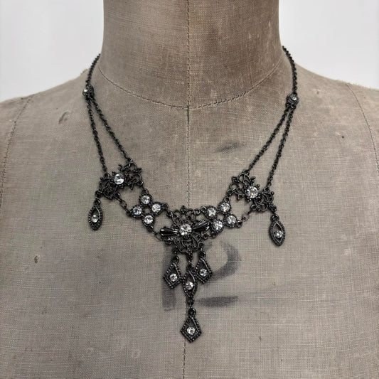 Drape gothic grunge necklace