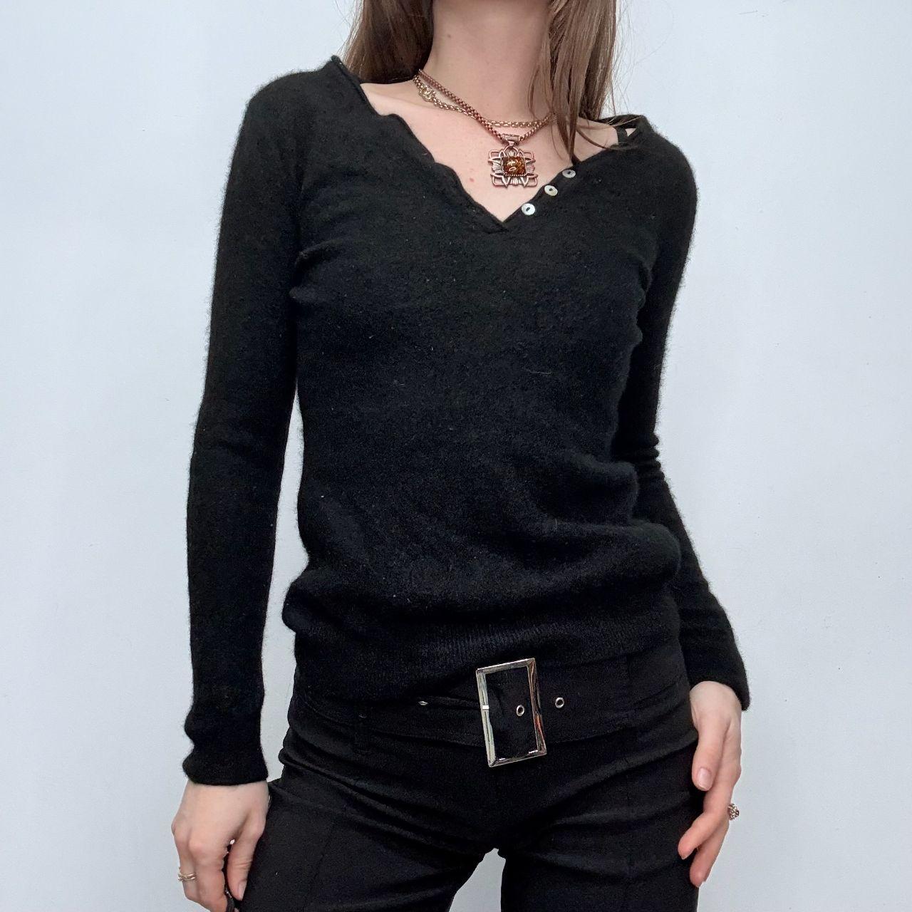 Cropped black cashmere jumper