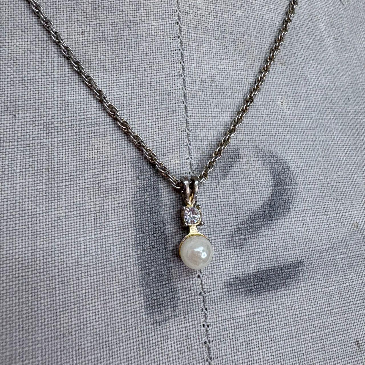 Delicate chain pearl necklace