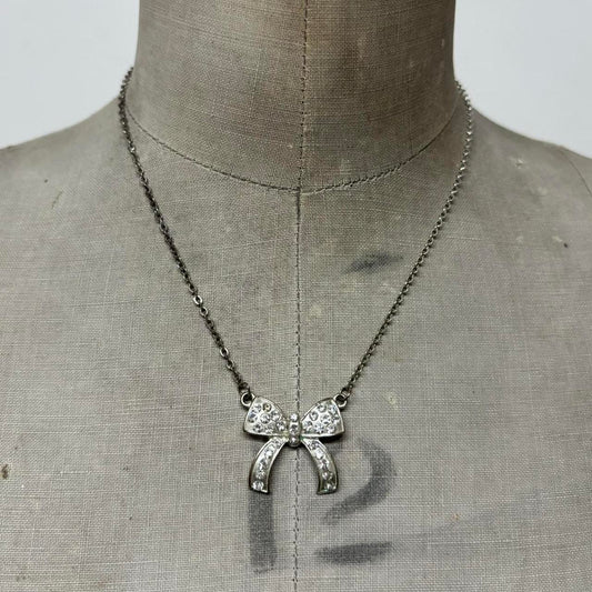 Silver bow necklace