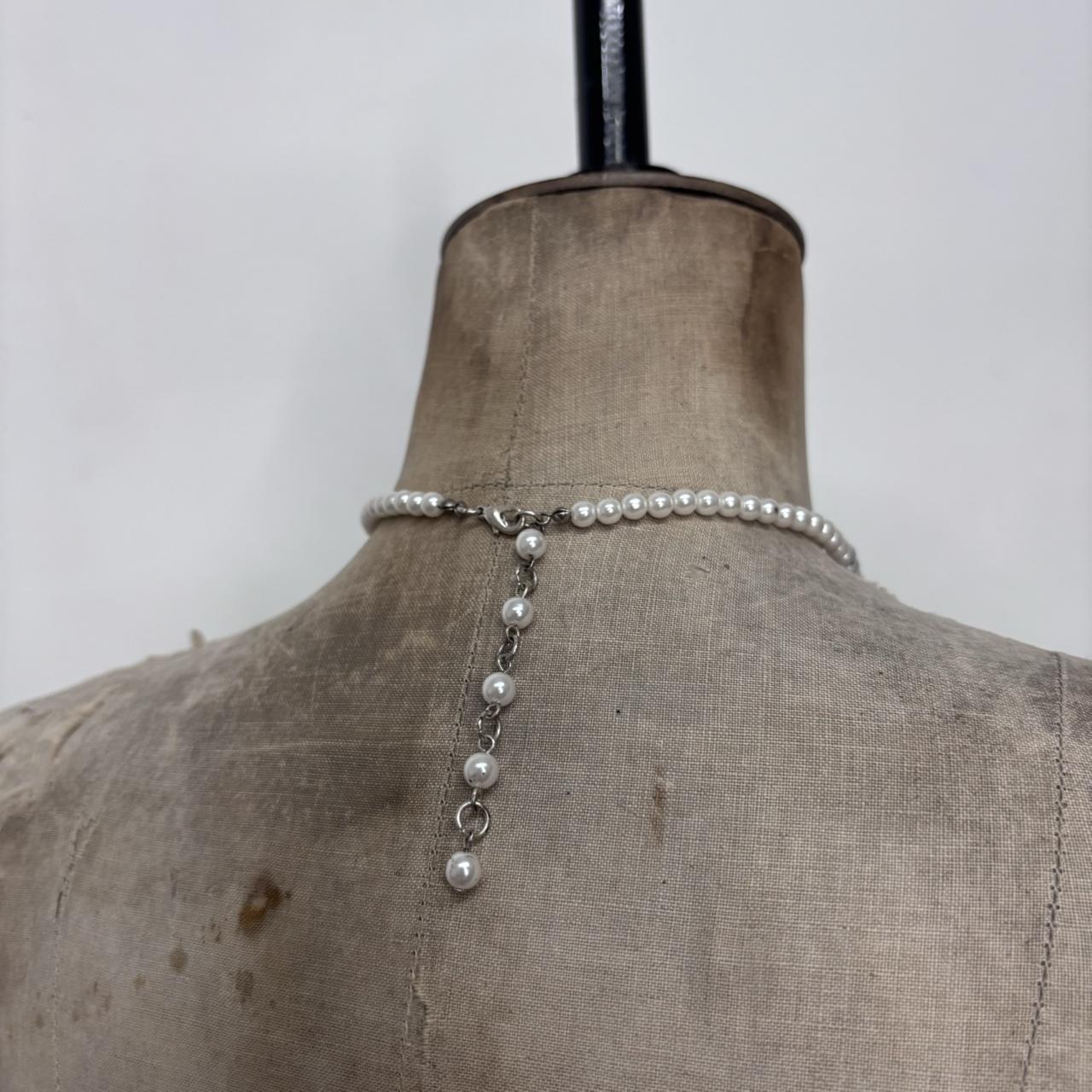 Faux pearl chocker necklace