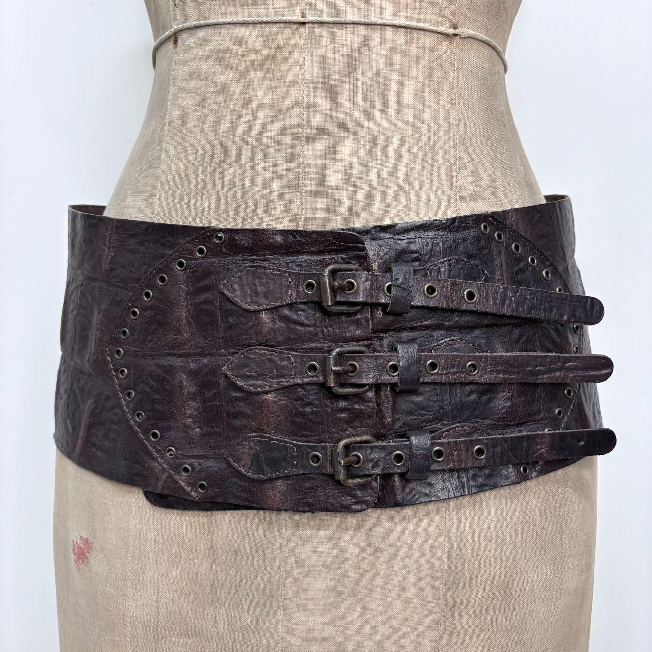 Thick oversized buckle leather belt