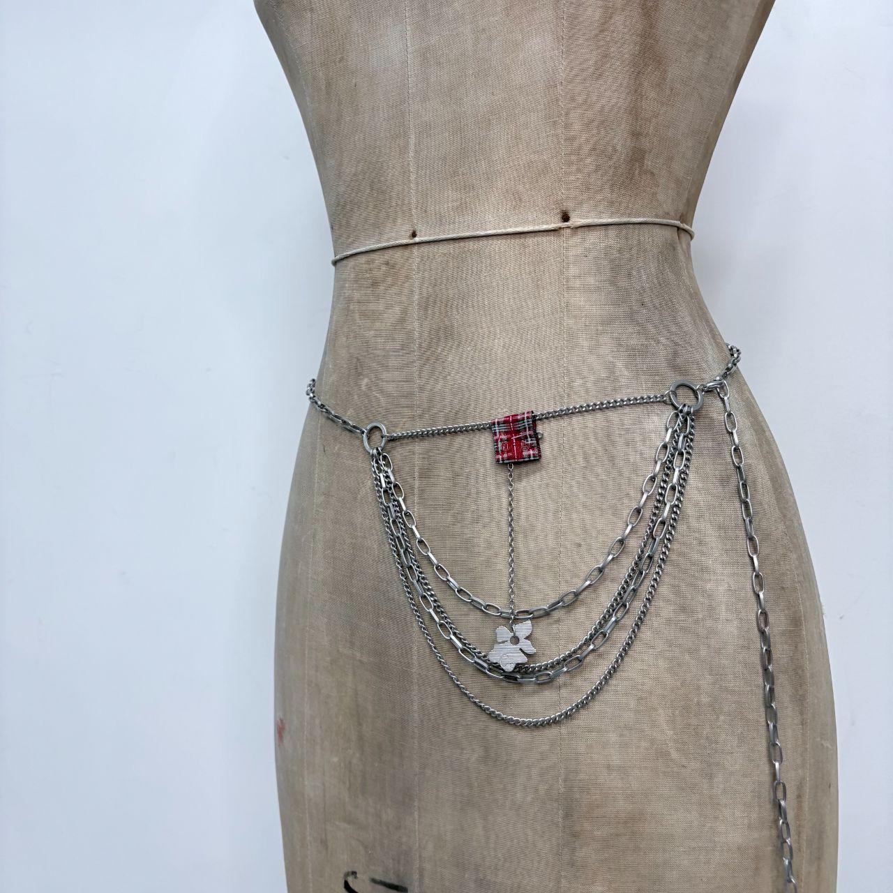 Silver draped cop copine waist chain