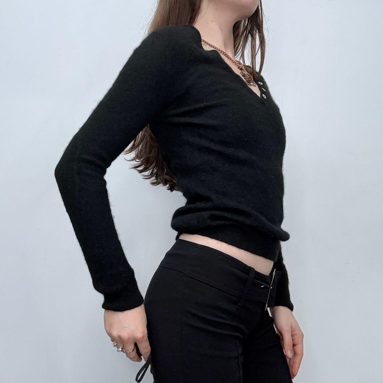Cropped black cashmere jumper