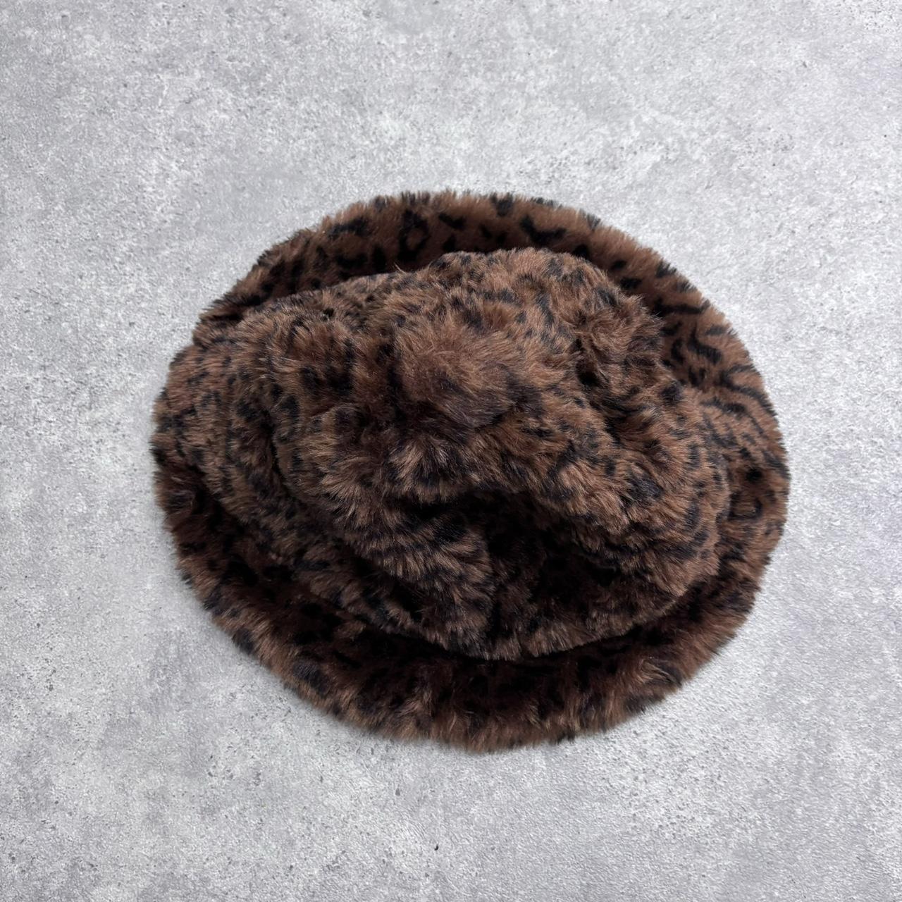 Leopard print fluffy bucket hat