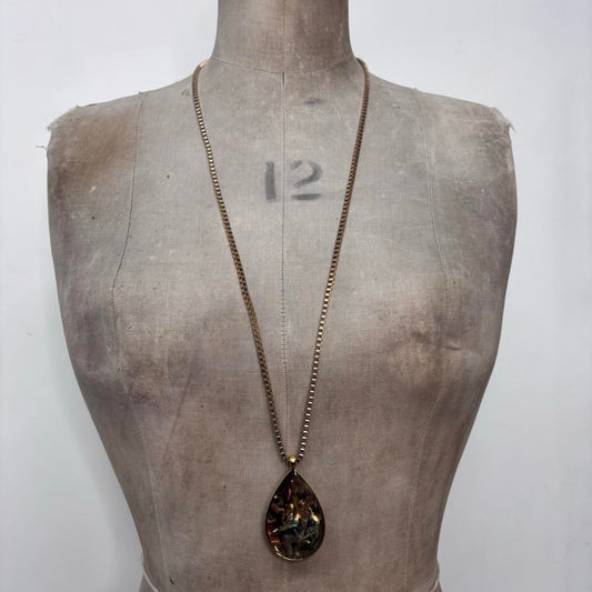 Gold box chain shell pendant
