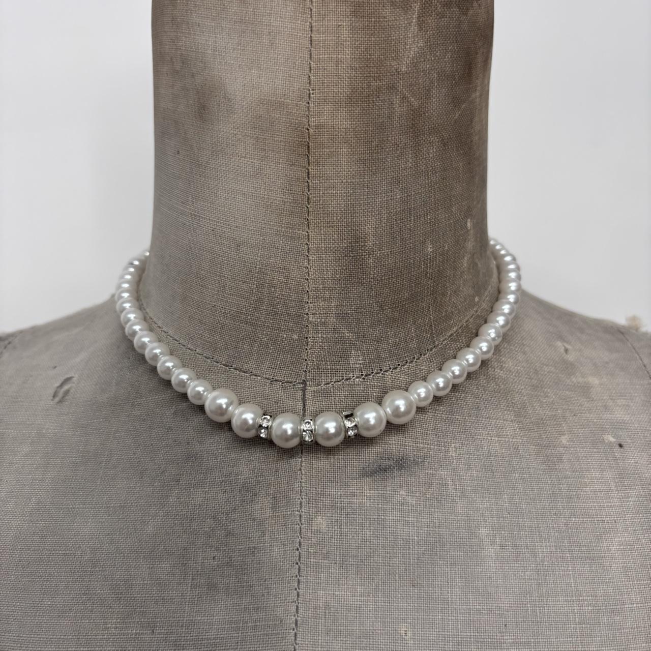 Faux pearl chocker necklace