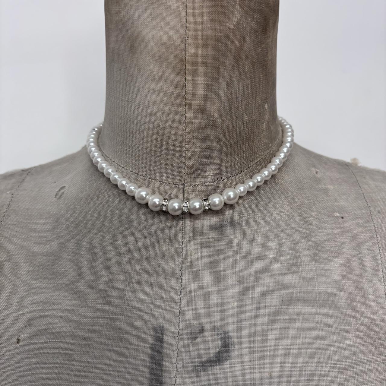 Faux pearl chocker necklace