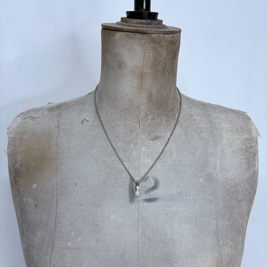 Delicate chain pearl necklace