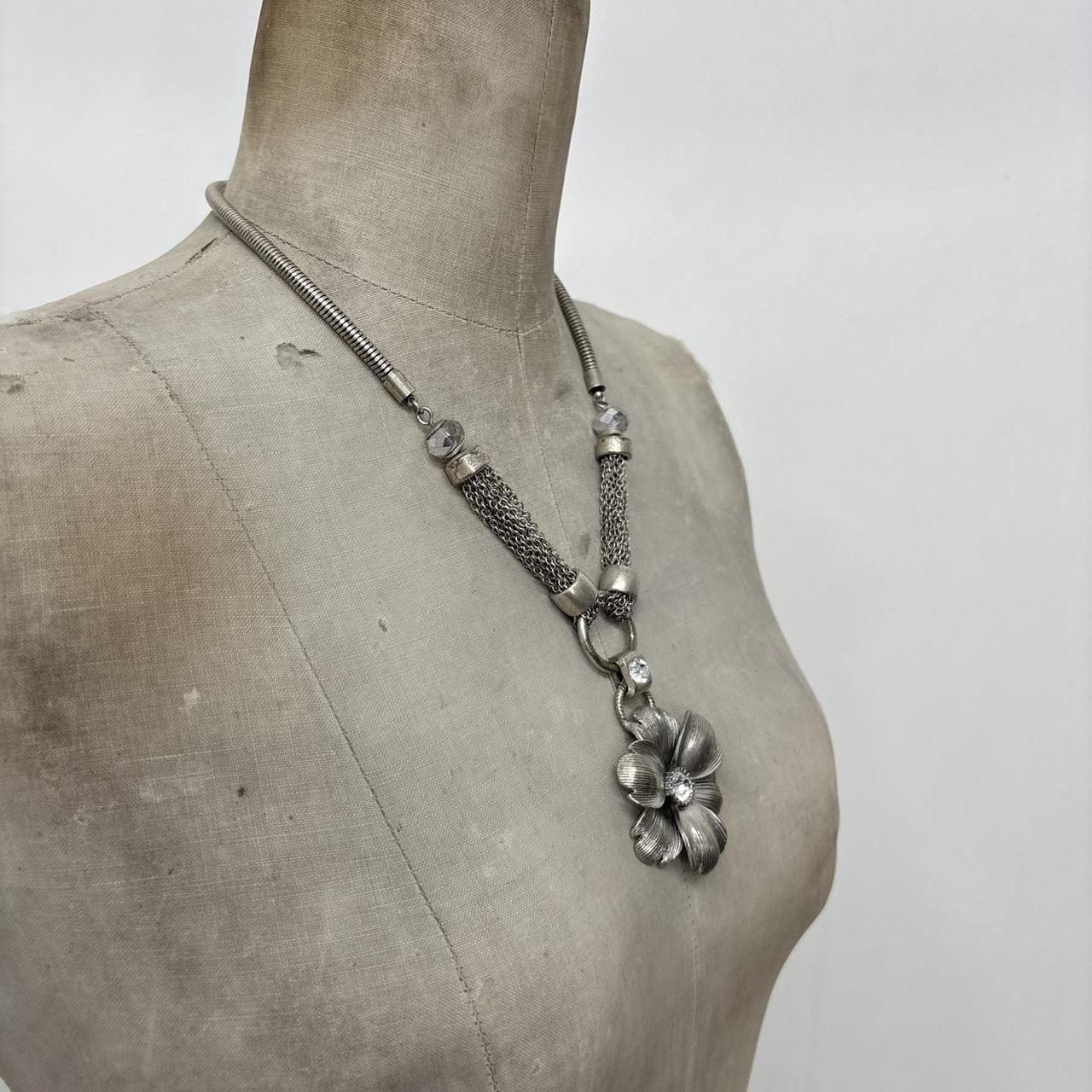 Silver metal flower necklace