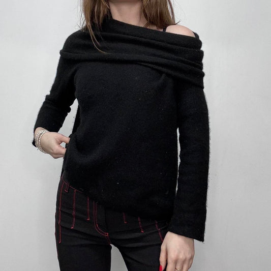 Black cashmere slouchy jumper